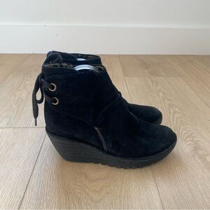 FLY London Suede Wedge Boots Yama in Black